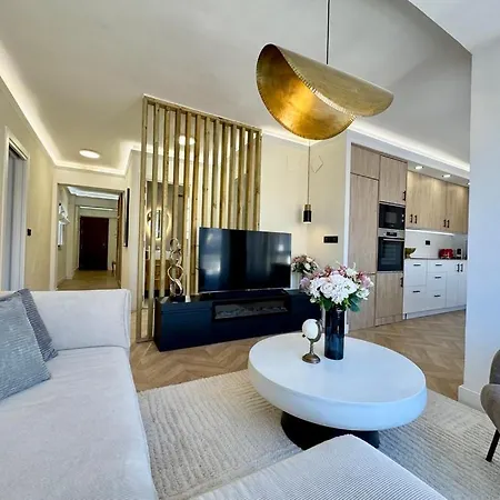 Elegance In The Heart Of Apartament